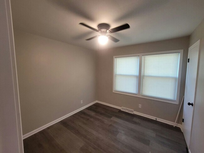 Foto del edificio - 3208 Shallowford Dr