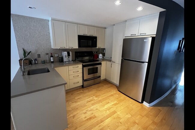 Building Photo - 4707 Rue Rivard