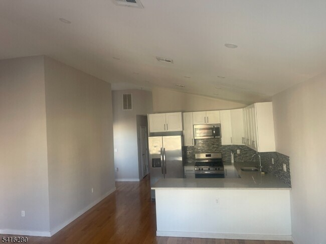 Foto del edificio - 10 Shaw Ave