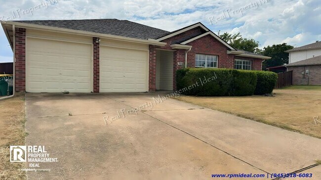 Foto del edificio - STUNNING 4BR 2BA HOUSE IN CEDAR HILL -  $2...