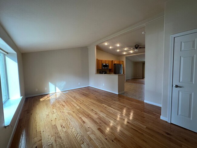 Foto del edificio - 3 Bedroom / 2 Bathroom Home in The Gated Troutcreek Village in Sisters