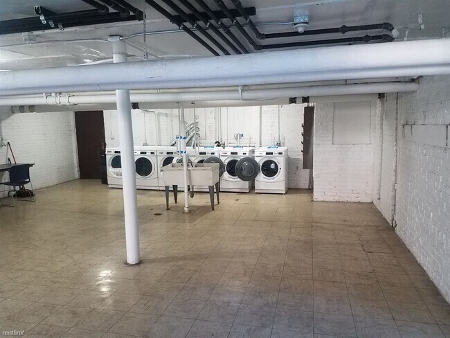 Foto del edificio - 1 br, 1 bath Apartment - 6932 S Crandon Ave
