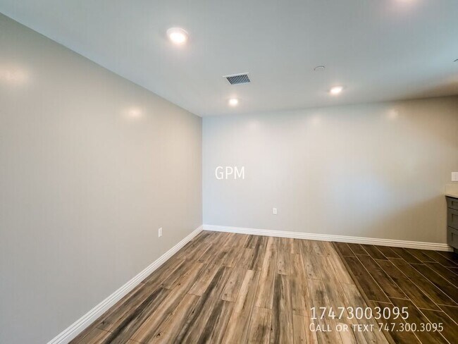 Foto del edificio - 5258 Denny Ave