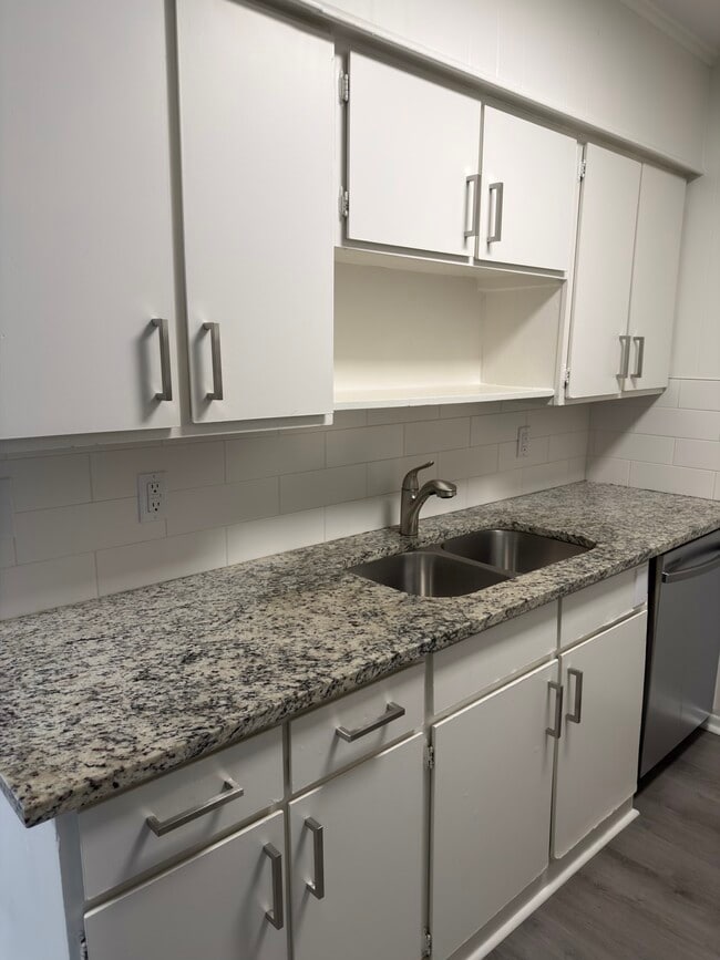 Building Photo - 6113 Springbrook Dr