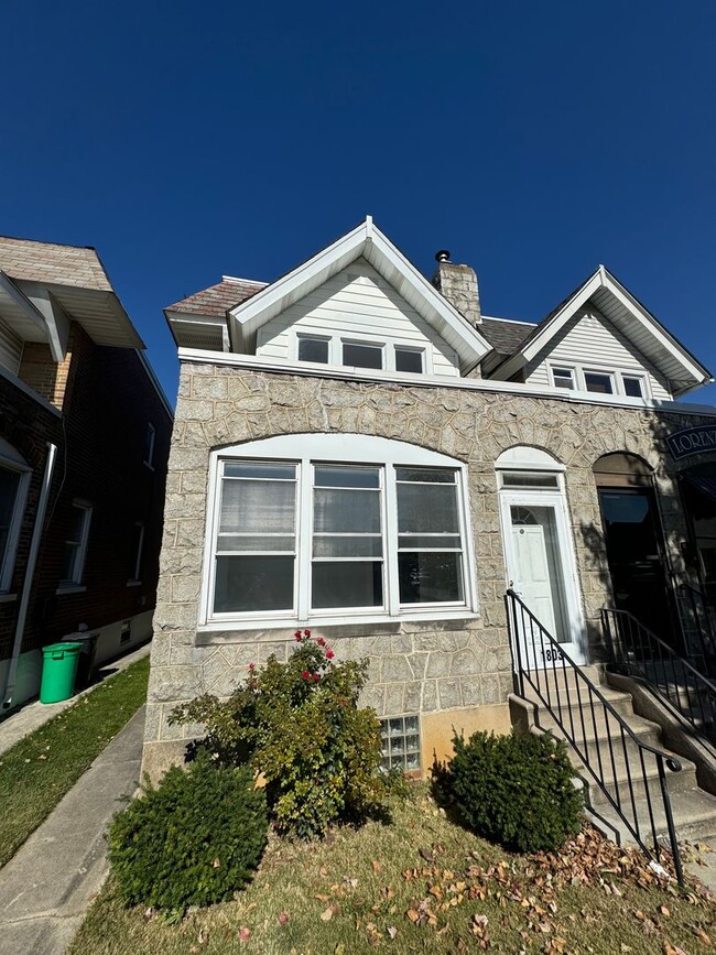 Building Photo - WEST END THREE BEDROOM TWIN