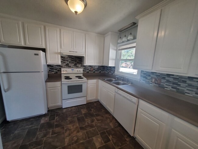 Building Photo - 1507 Grandview Dr