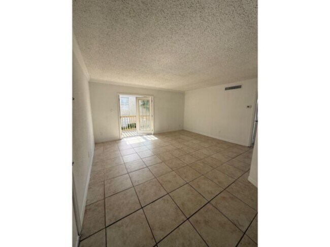 Foto del edificio - 2 bedrooms 1 bathroom condo in Serravela