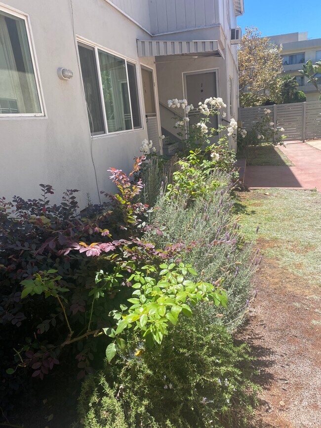 Foto del edificio - 128 S Hayworth Ave