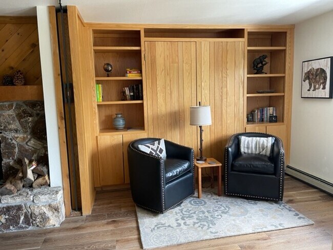 Building Photo - Month-to-month Summer Rental Condo