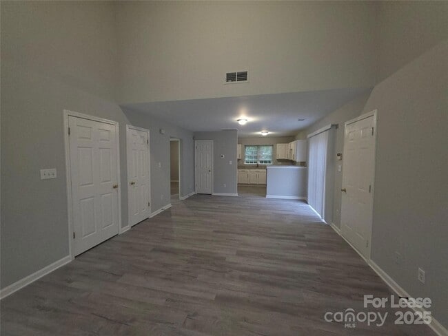 Building Photo - 235 Winding Canyon Dr