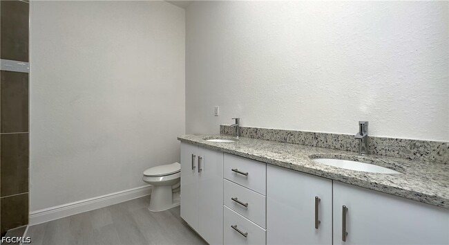 Building Photo - 9020 Green Cir