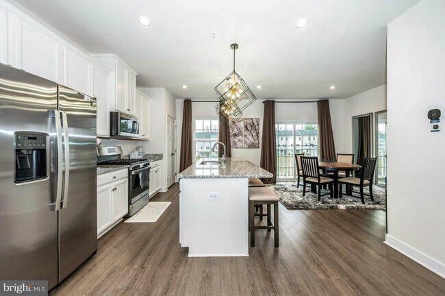 Foto del edificio - 324 Pemberton Park Ln