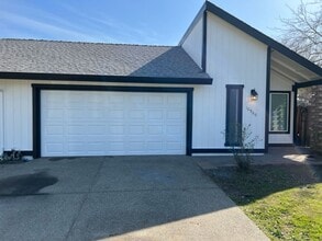 Building Photo - 10960 Hirschfeld Way