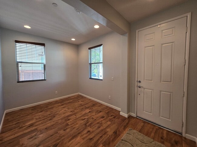 Building Photo - Spacious Home in Amenity-Rich Community