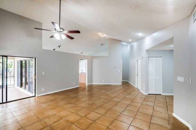 Foto del edificio - 10361 NW 18th Dr