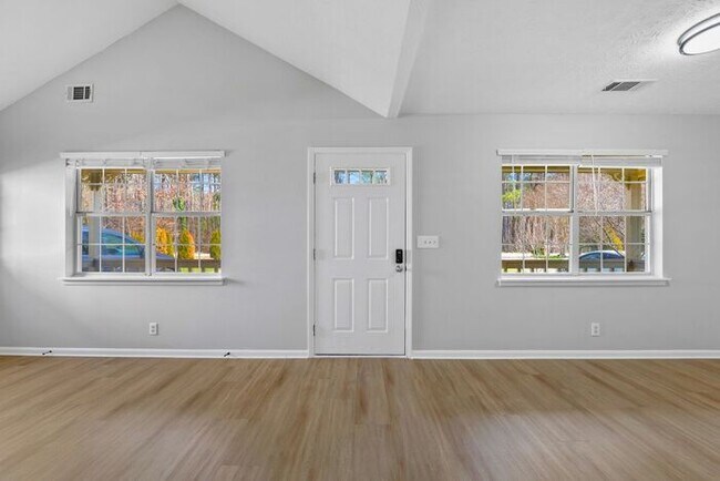 Foto del edificio - 4660 Bryant Rd