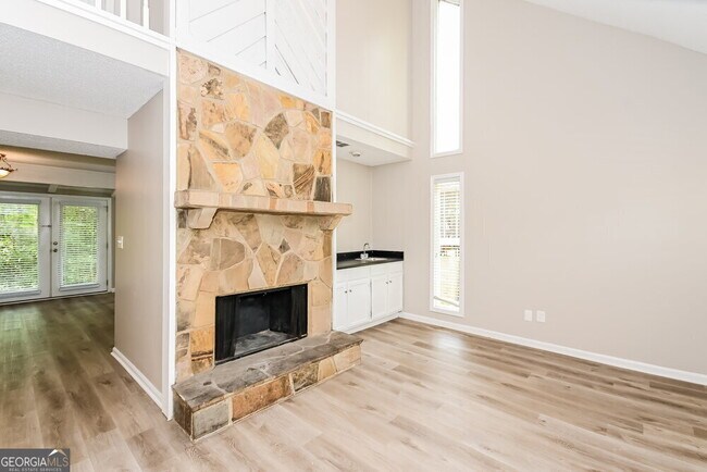 Building Photo - 961 Woodmont Dr