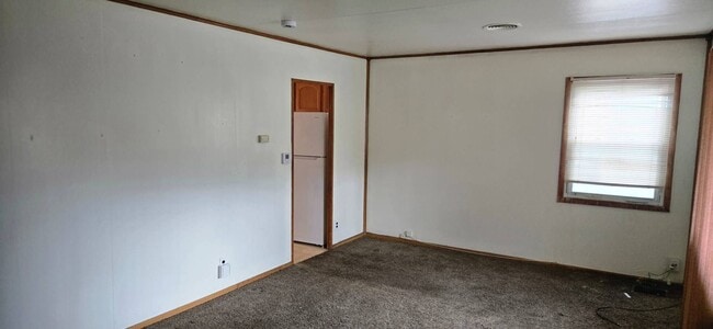 Building Photo - Charming 2-Bedroom Property in Prime Location