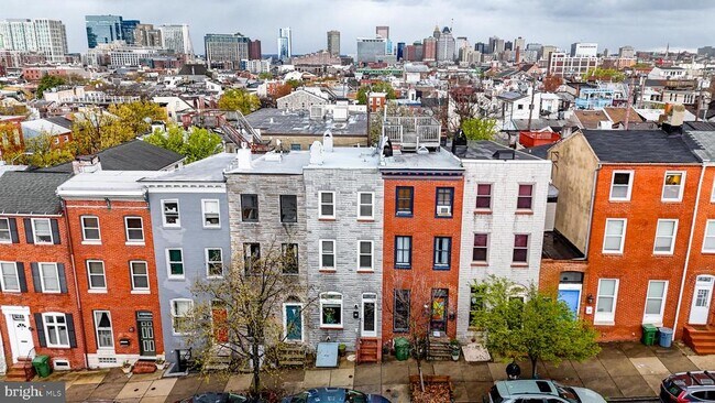 Foto del edificio - 240 S Washington St