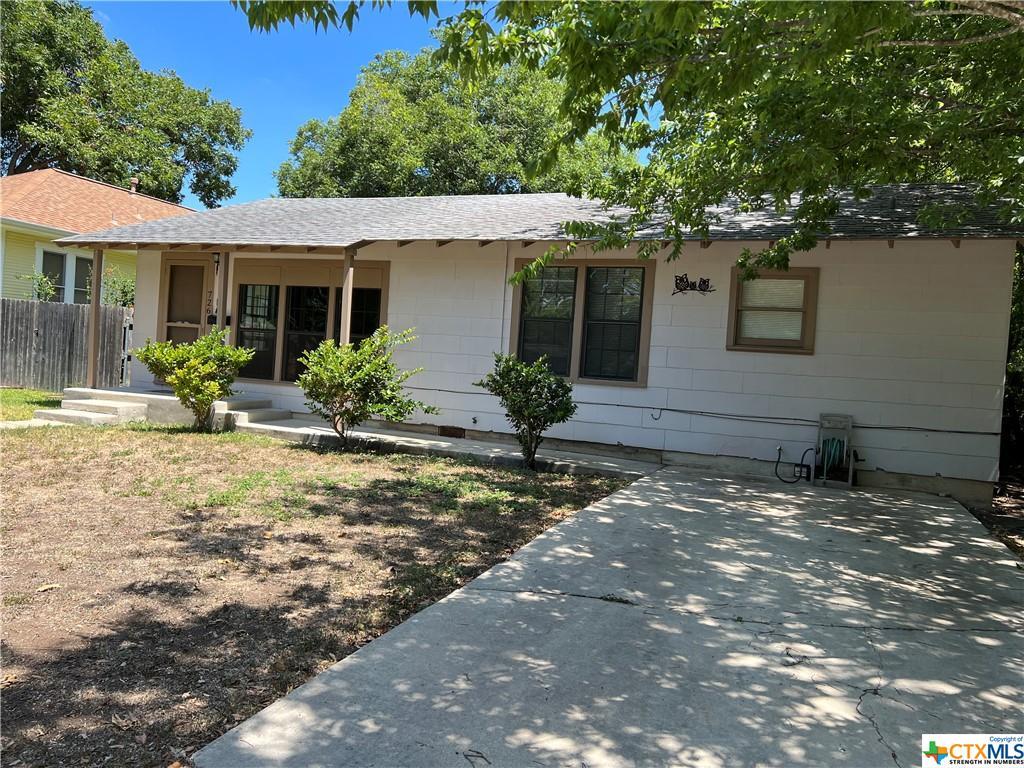 726 E Humphreys St, Seguin, TX 78155 House for Rent in Seguin, TX
