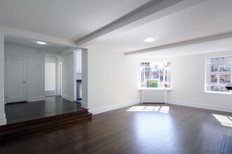 Building Photo - 20 5th Ave