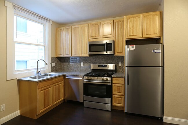 Building Photo - Spacious 2BR/1BA in the Mission district, ...