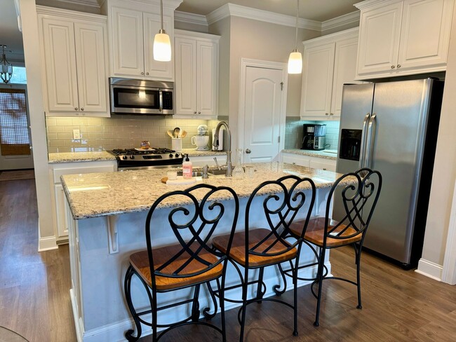 Building Photo - 3BD/2.5BA Home for Lease in Shadowbrook Lakes