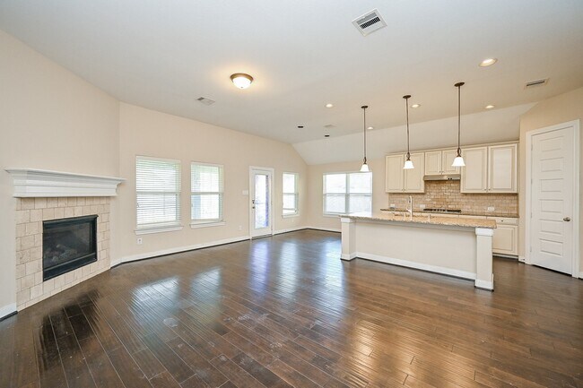 Foto del edificio - 5823 Hillside River Ln