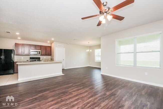 Foto del edificio - 1461 Powell Ln