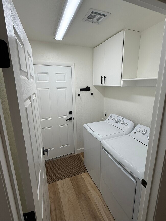 Foto del edificio - 3624 W Elgin St