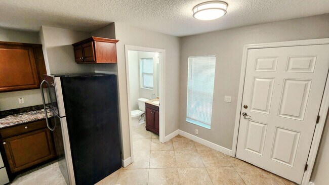 Building Photo - Spacious 2-Bed, 2.5-Bath Townhome in Belleview. $400 off 1st month's rent!!