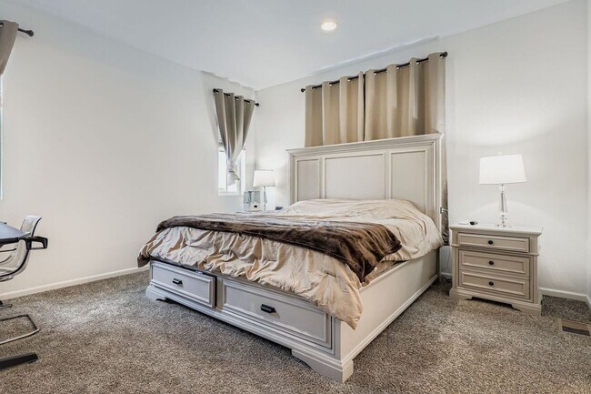 Foto del edificio - Beautiful Townhome- Great location off Tower Road! Low-maintenance living! (1/2 off 1st months' r...