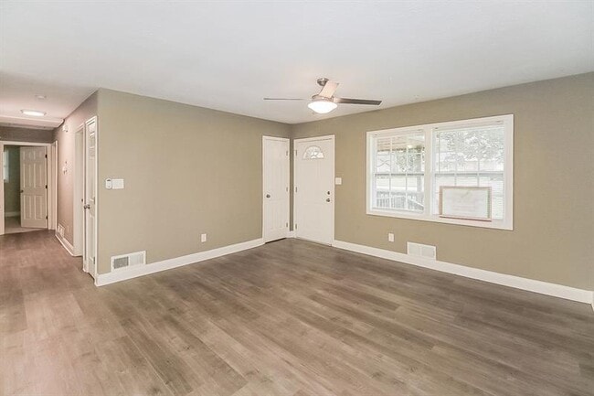 Building Photo - 1375 Labelle St