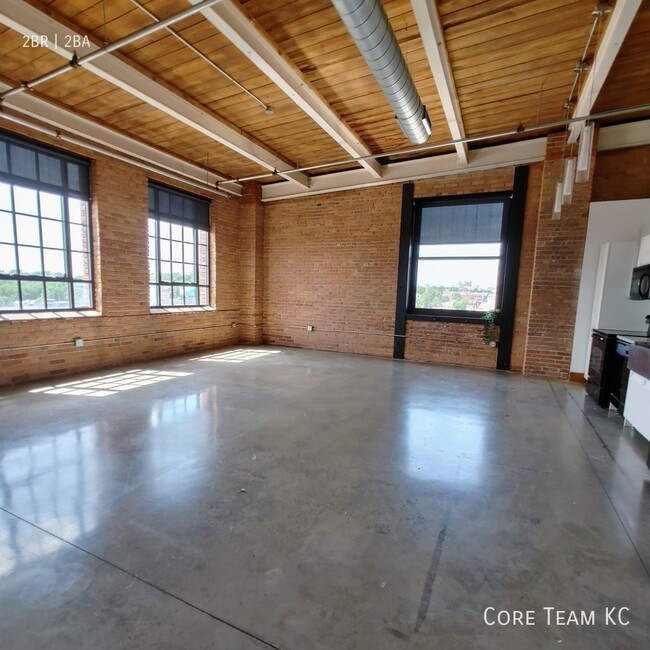 Building Photo - LARGE CORNER LOFT WITH DOWNTOWN VIEWS