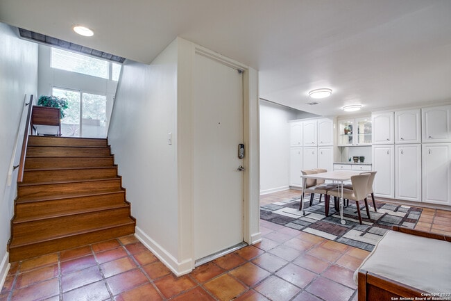 Building Photo - 3102 Eisenhauer Rd