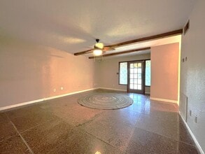 Building Photo - 406 Bowie St