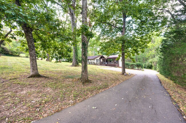 Foto del edificio - 3529 Trimble Rd