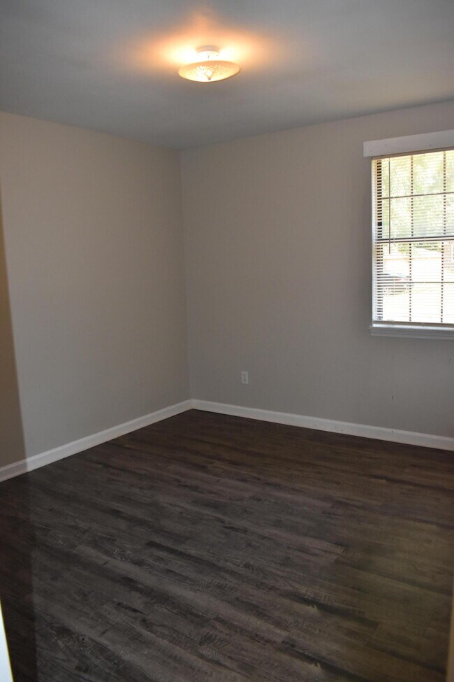 Building Photo - 135 Stoneybrooks Pl