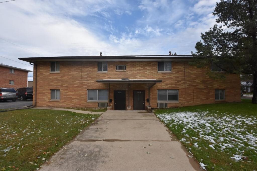 Primary Photo - 2920 Woodbine Terrace