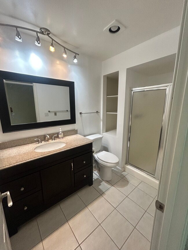 Building Photo - 13754 Mango Dr