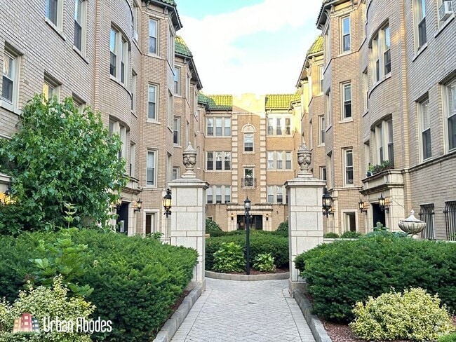 Building Photo - 4221 N Paulina St