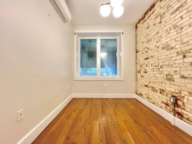 Building Photo - 1024 Rhinelander Ave
