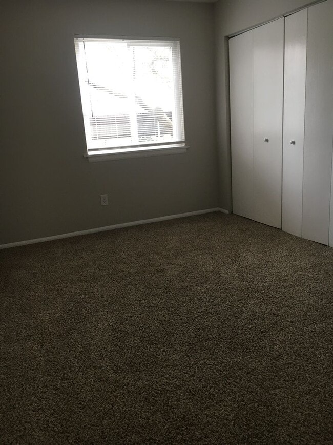 Building Photo - Charming 2-Bedroom Apartment in the Heart ...