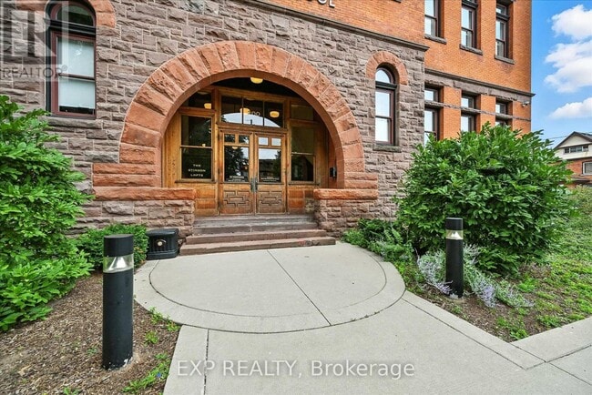 Building Photo - 200 Stinson St
