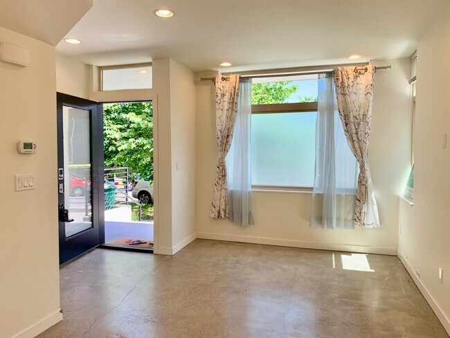 Building Photo - Modern 3 Bedroom In Capital Hill Available...