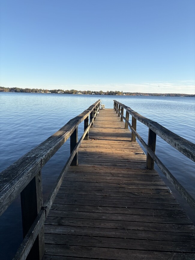 Building Photo - Beautiful Lake Front Property