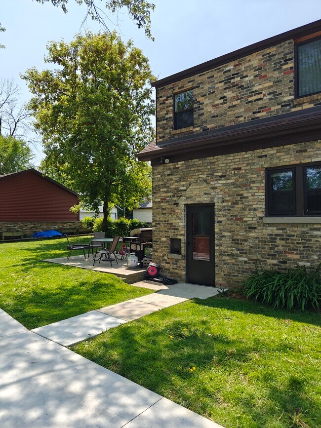 Upper Unit Entrance - 801 W Glendale Ave