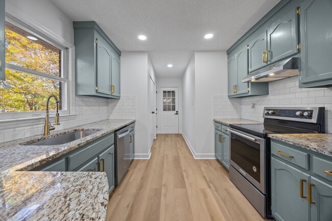 Building Photo - 6227 King George Dr