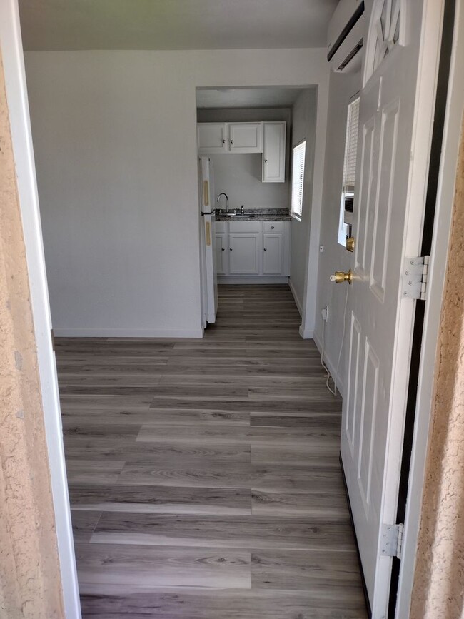 Building Photo - MOVE IN SPECIAL!!! Cute 1 Bed 1 Bath with ...