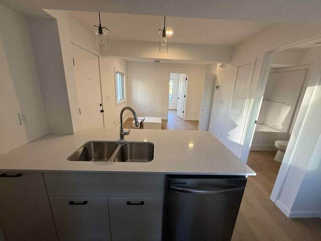 Photo du bâtiment - 7049 Fane Rd